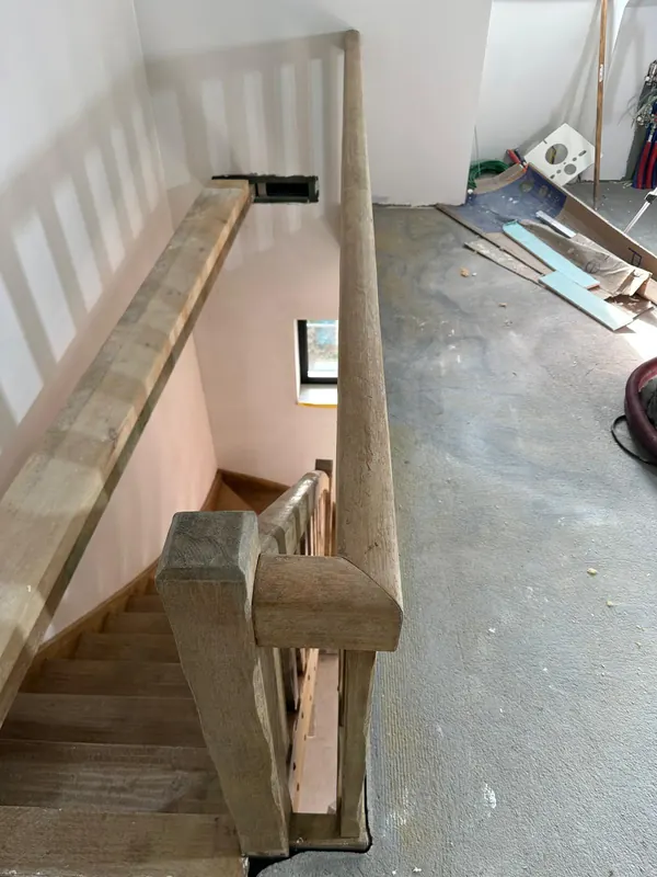 Détail des barreaux de la rampe après nettoyage laser