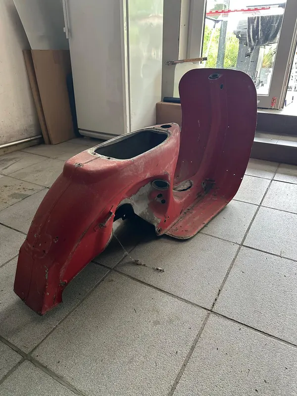 Coque et tablier de scooter en peinture d'origine