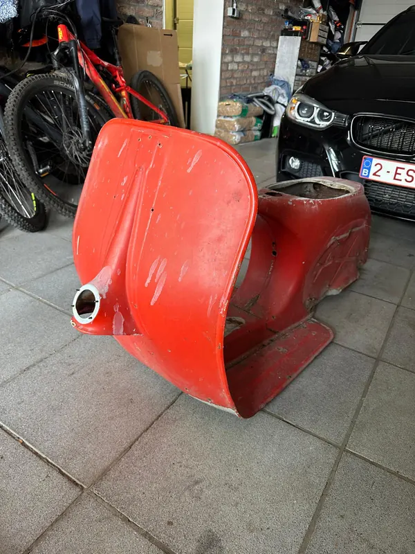 Tablier de scooter avant décapage